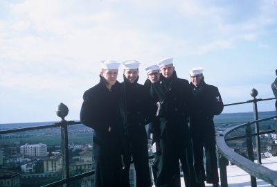 Top_of_leaning_tower_pizza.jpg